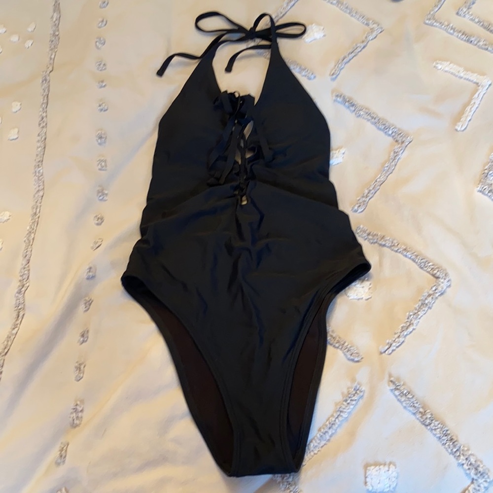 Bathing suit, one piece!